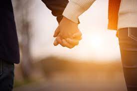 نوازش نیاز اساسی هر انسان که باید جدی گرفته شود.