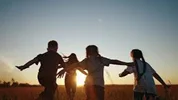 چطور در زمان جنگ، احساس امنیت به کودک بدهیم؟