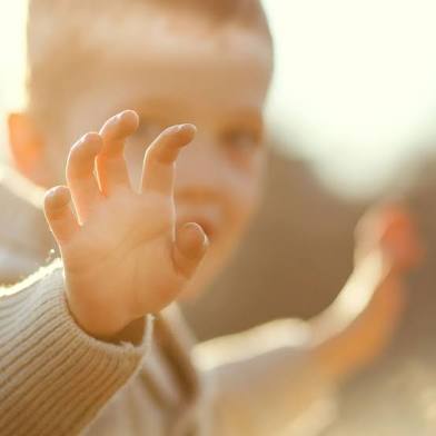 چرا بعضی از والدین ناخواسته برای فرزندانشان خطرساز می‌شوند؟