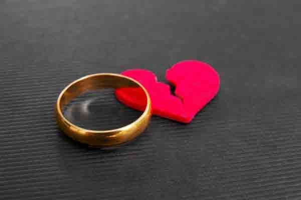 زوج درمانی در مرکز مشاوره از چه روشی برای کمک به زوجین استفاده می کند؟